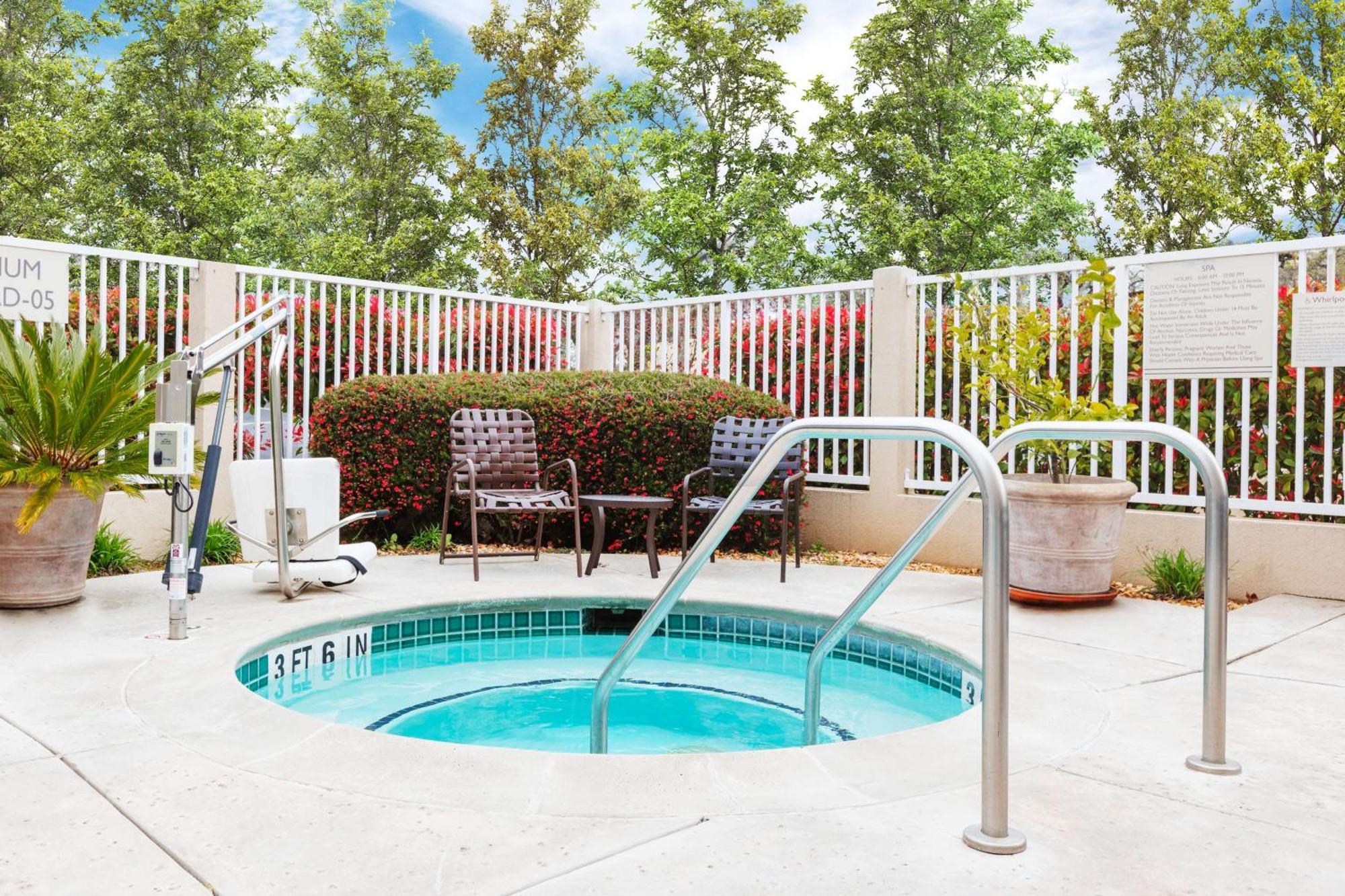 Hilton Garden Inn Folsom Dış mekan fotoğraf