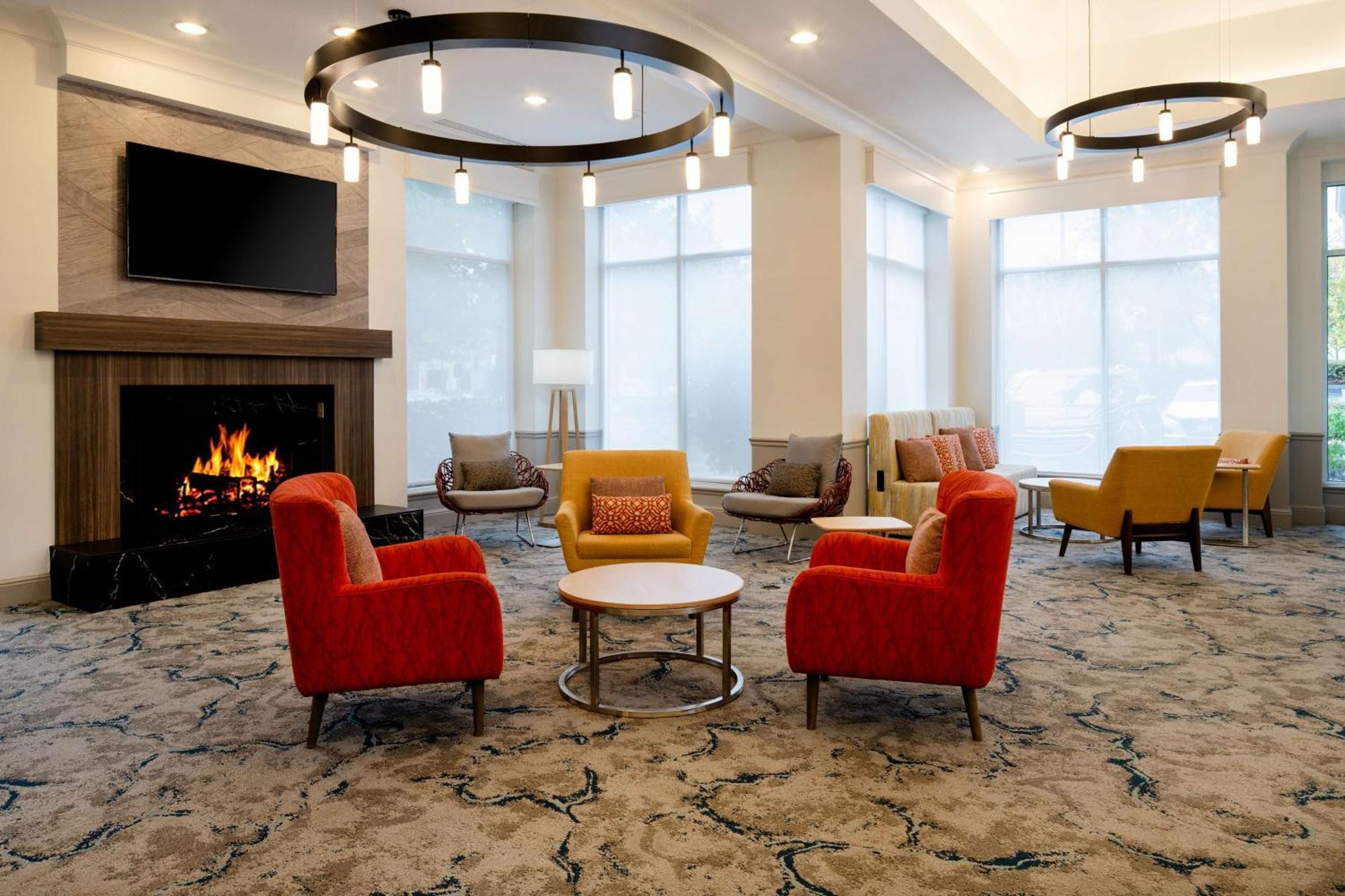 Hilton Garden Inn Folsom Dış mekan fotoğraf
